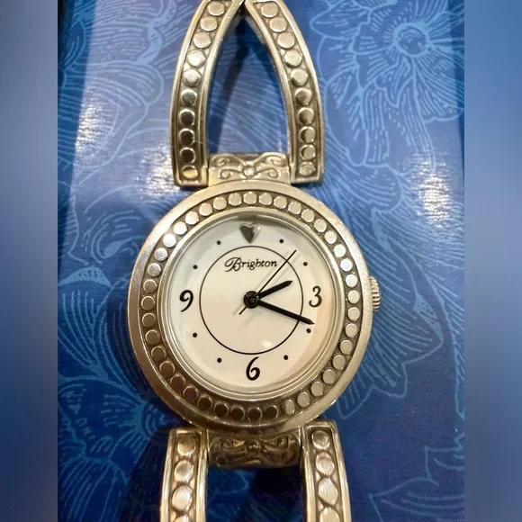 VINTAGE BRIGHTON TEMPLE CITY WRIST WATCH QUARTZ NWT/NIB💕 - Picture 2 of 12